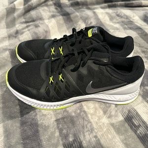 Men’s size 10 Nike training shoes